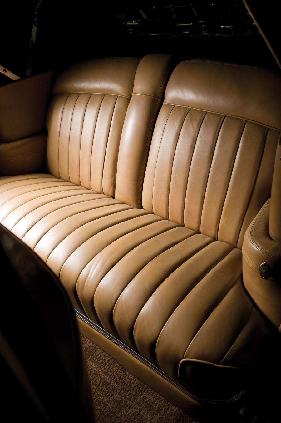 Детали интерьера Cadillac Series 62 Convertible Sedan (6229D) 1941 года  (фото 46 из 51)